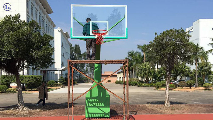 廣州祿仕食品有限公司員工齊歡迎給力體育高級平箱移動籃球架